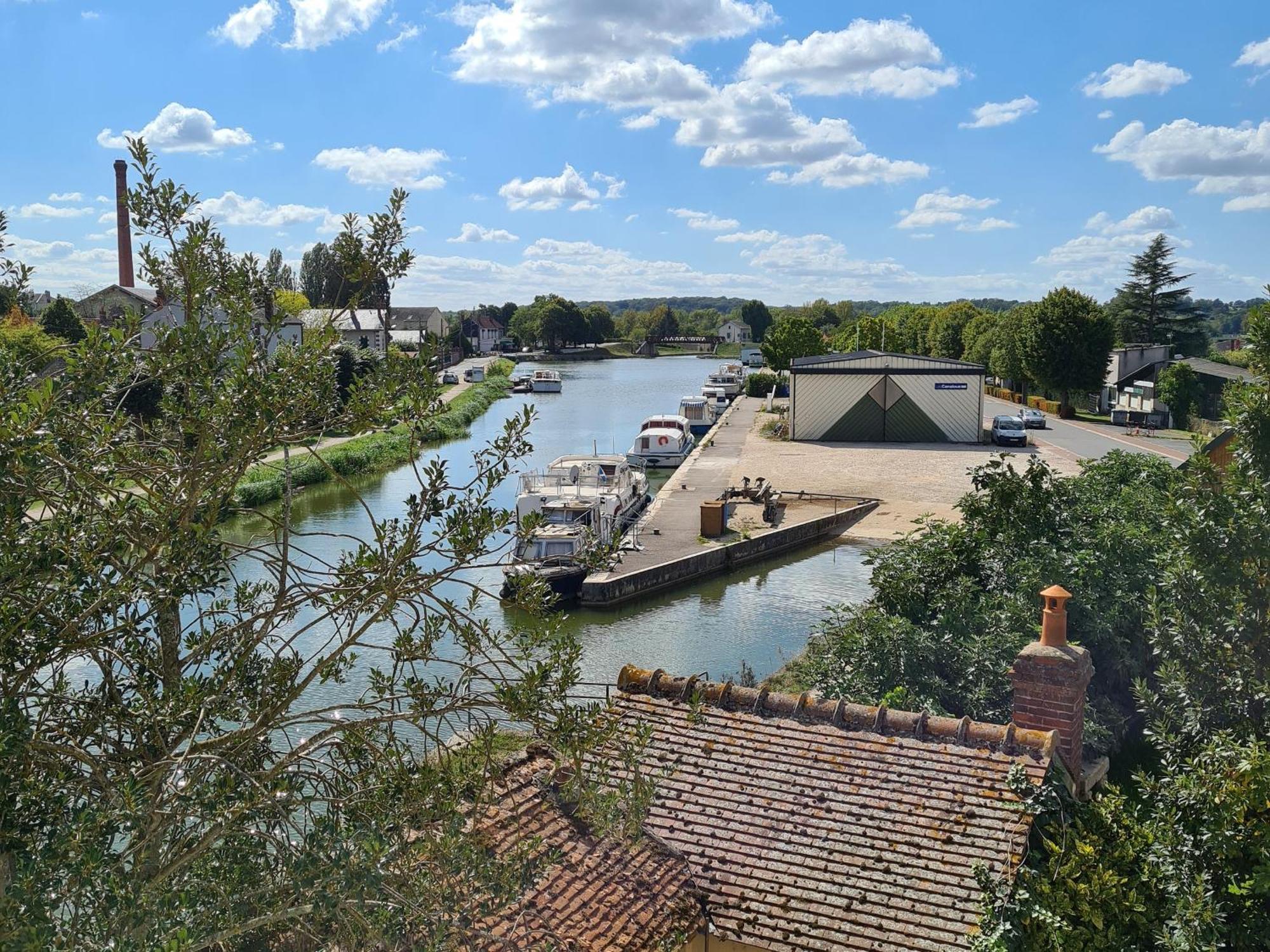 Gite Spacieux A Briare Avec Terrasse, Ideale Pour Familles Et Seminaires, Animaux Acceptes. - Fr-1-590-371 Eksteriør bilde