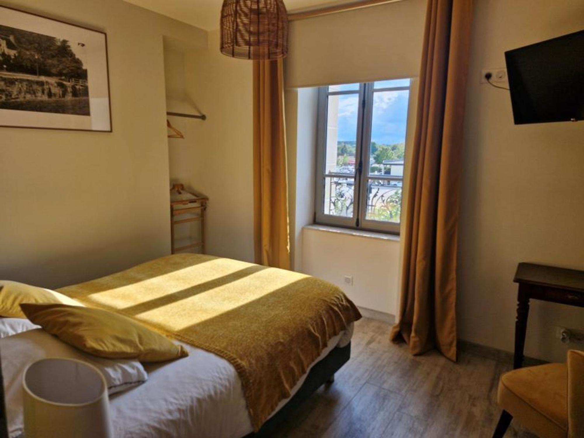 Gite Spacieux A Briare Avec Terrasse, Ideale Pour Familles Et Seminaires, Animaux Acceptes. - Fr-1-590-371 Eksteriør bilde